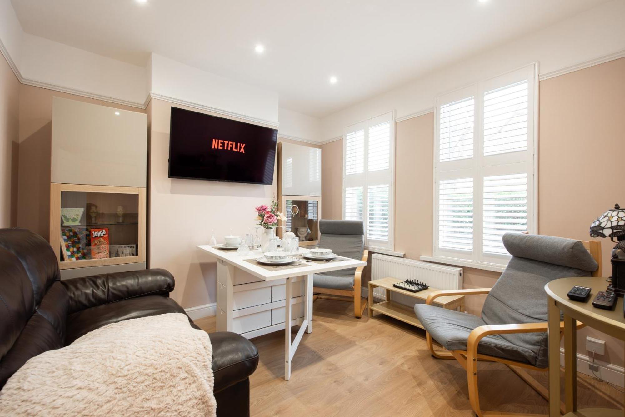 Victorian 2Br Apartment, King Beds, Fast Wifi, Near Shops, Cafes & Transport, E17 London Kültér fotó