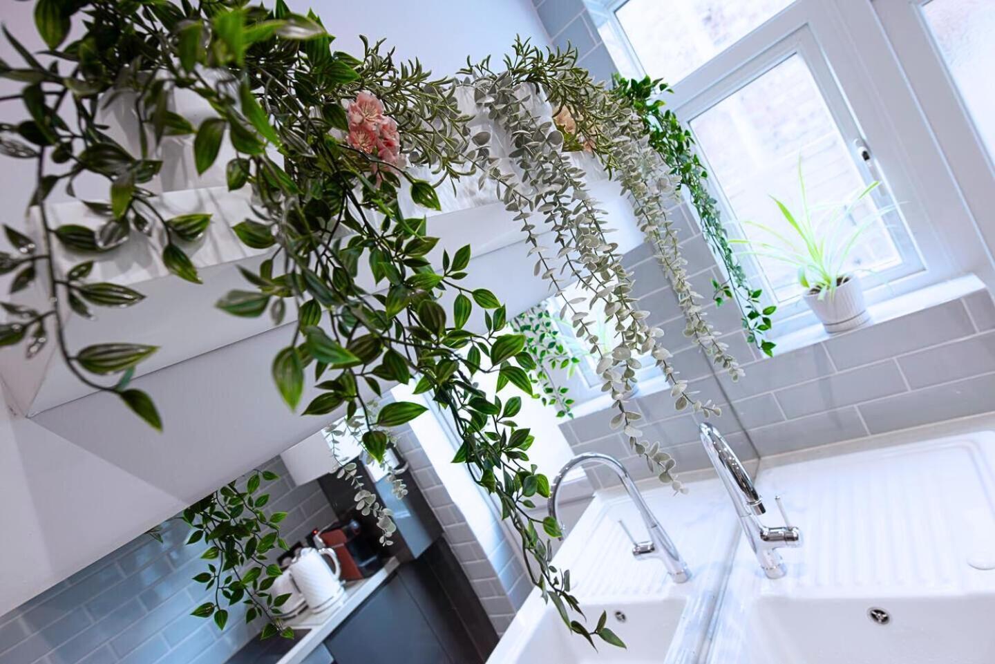 Victorian 2Br Apartment, King Beds, Fast Wifi, Near Shops, Cafes & Transport, E17 London Kültér fotó