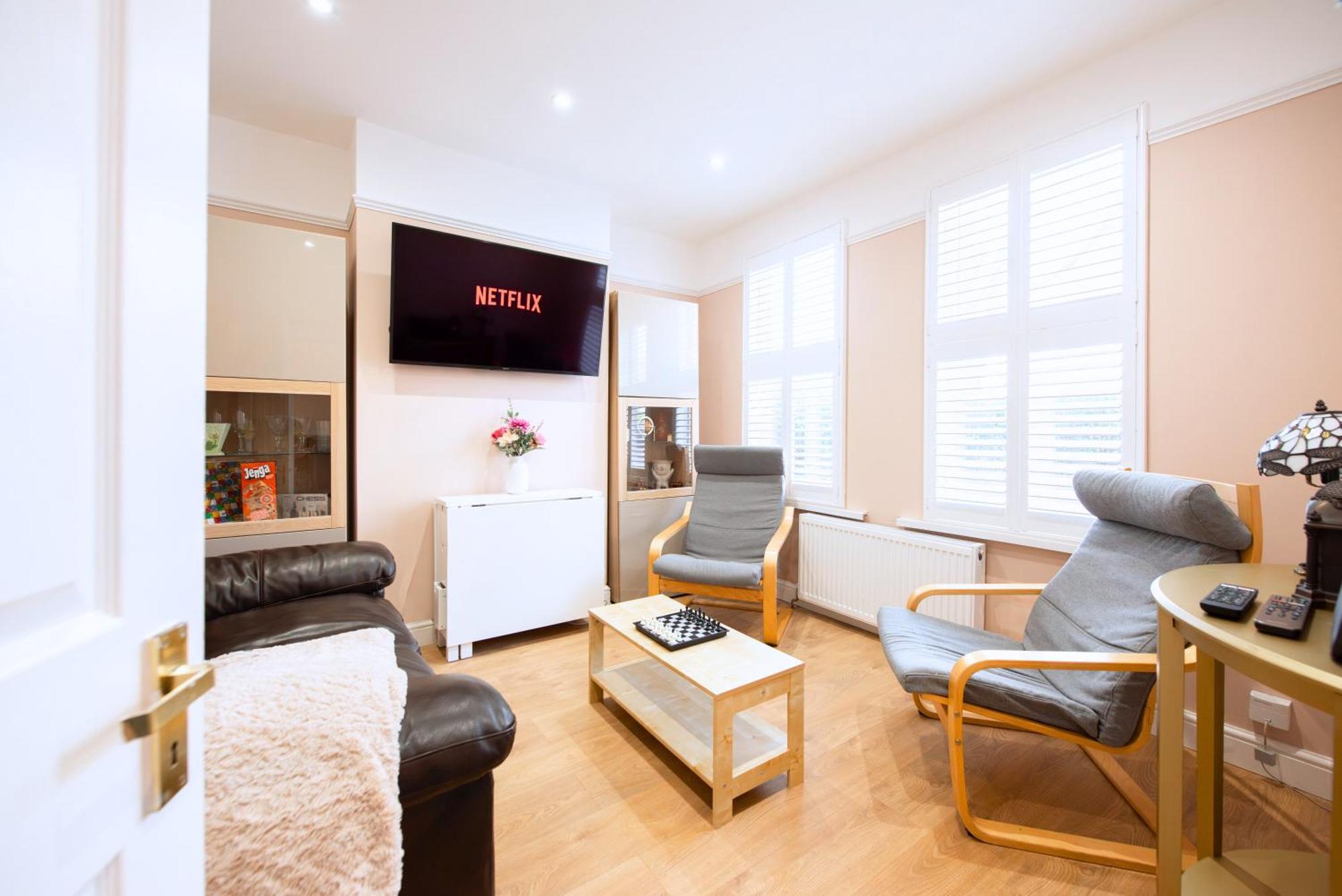 Victorian 2Br Apartment, King Beds, Fast Wifi, Near Shops, Cafes & Transport, E17 London Kültér fotó